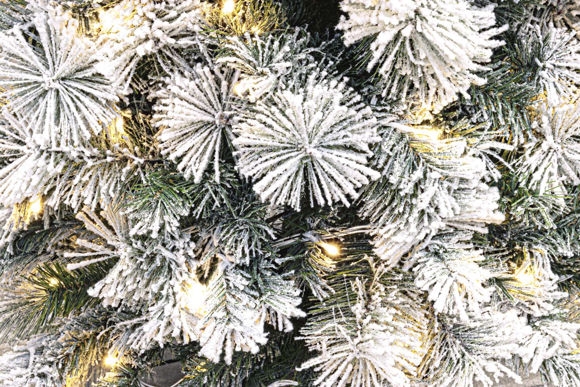 Beschneiter | Schmaler Weihnachtsbaum 210 THURN - 210 LED - Lichter